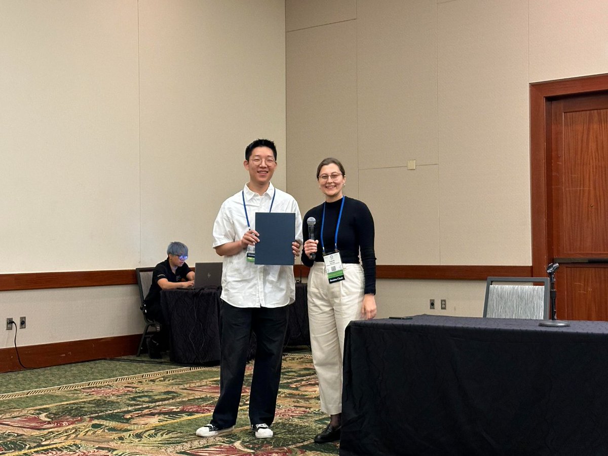 mjHCI's tweet photo. Thank you once again to everyone who made it to our CHI`24 talk first thing in the morning!�� Your presence was a big encouragement to our team💛

And special thanks to @heyyoungsoul @justin_k_moon @CaroStellmacher for the clean snapshots!📸 Now I know what I looked like😆 https://t.co/5wckSO1EmE