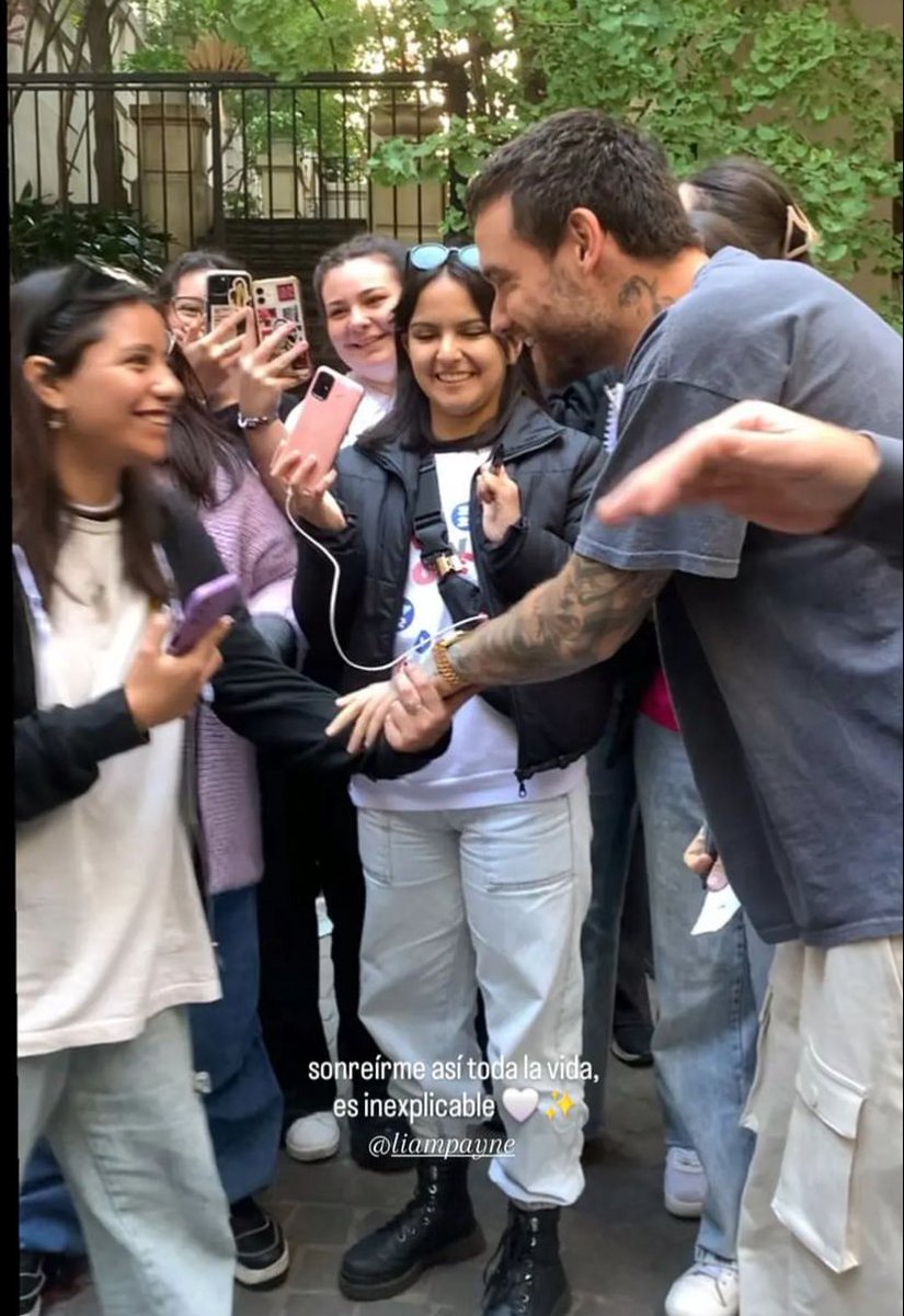 liamcombr's tweet photo. 📸 | @LiamPayne com fãs na Argentina 

©️ milyf10 https://t.co/UOK6CwqOMB