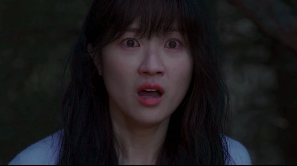 yuuxis's tweet photo. because lovely runner is so fast paced some people cant grasp the weight of sol’s selfless love. she experienced seeing the love of her life dying thrice (severely injured once). the last time it happened she saw him take his last breath and fall off a cliff before her eyes. https://t.co/wJb24xAZKu