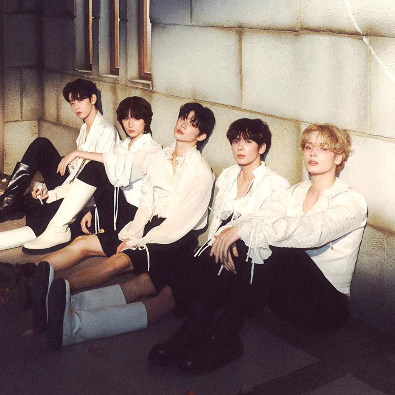 2024 Biggest first week song debuts by K-pop groups on Spotify Counter: 1. #ILLIT, Magnetic — 22.11M 2. #aespa, Supernova — 16.41M 🆕 3. #LESSERAFIM, EASY — 16.02M 4. #TXT, Deja Vu — 12.04M 5. #BABYMONSTER, SHEESH — 11.58M