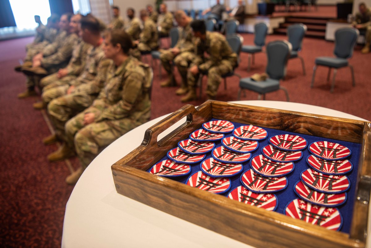 Maj. Gen. David Womack, commanding general of @USARJ_PAO , presented the soldiers of U.S. Forces Japan with new organization patches at Yokota's Officers' Club. The new patch signifying the Army Element of USFJ represents their mission in support of the #USJapanAlliance 🇺🇸🇯🇵.