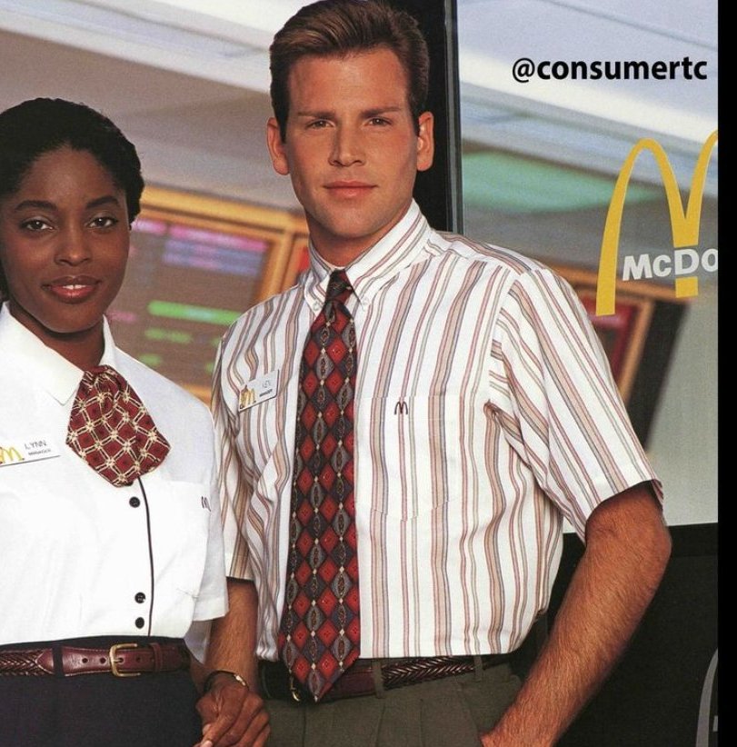 dieworkwear's tweet image. This outfit is so bad that even Jim Cramer dresses better. Reasons:

— If you absolutely must wear a tie with a dress shirt but no jacket, at least make it a long sleeve shirt
— The shirt is solid blue instead of this ugly stripe
— Better pattern on the tie