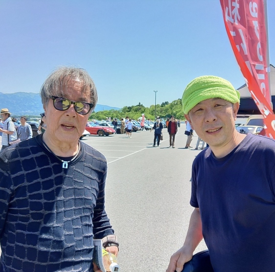 DENMOTORS1's tweet photo. Fairlady Z Meeting at Fuji Speedway

One of the happiest moment;
I finally met Kazuyoshi Hoshino “the fastest man in Japan”,
the racing driver I admired in my childhood!

The GT chair Mr.Hoshino, Mr.Yanagida,
and Mr.Kuwashima autographed is my treasure.

#fairladyz
#gtchair https://t.co/kmDaTBThih