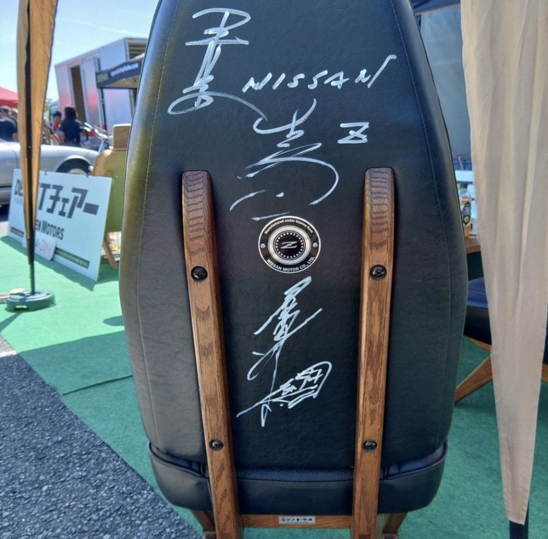 DENMOTORS1's tweet photo. Fairlady Z Meeting at Fuji Speedway

One of the happiest moment;
I finally met Kazuyoshi Hoshino “the fastest man in Japan”,
the racing driver I admired in my childhood!

The GT chair Mr.Hoshino, Mr.Yanagida,
and Mr.Kuwashima autographed is my treasure.

#fairladyz
#gtchair https://t.co/kmDaTBThih