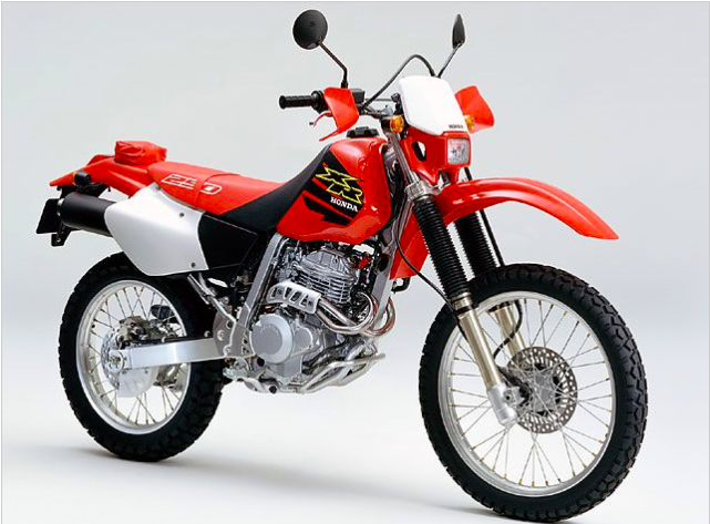 ホンダのオフ車で好きなのはXR250。平成仮面ライダーのバイクのベース車両としても有名。