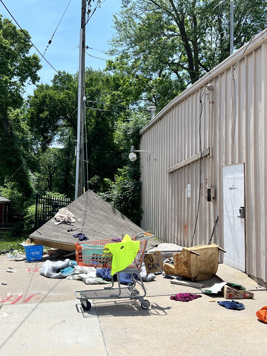 tmb_design's tweet photo. Owner of 101 Linwood not taking care of the property again: more trash, more breaking and entering and now sidewalks are damaged. Can they not be held accountable for violating the safety of the neighborhood? We’ve already lost one vehicle to an attempted break-in. @EricWBunch https://t.co/rNfqLrouQx