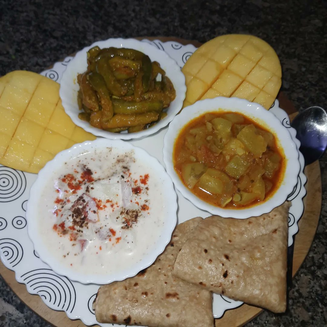 Ghar ka सन्तुलित आहार mil jaye toh din ban jaye 😇🌿 Follow @manjudevirecipe #foodpost #foodphotography #manjudevirecipe