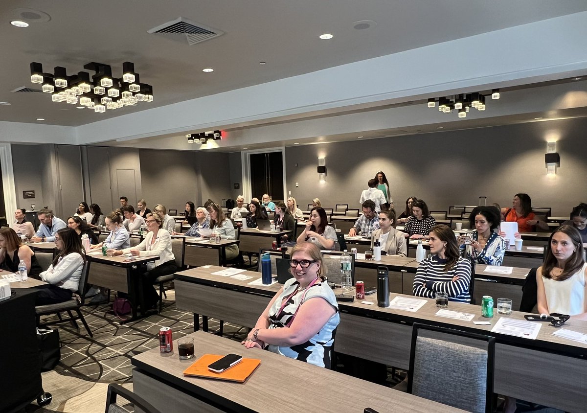 We just concluded the first-ever @RomeGastroPsych GI hypnosis Master Class, a 2-evening workshop training attended by >40 health professionals who already use hypnosis to treat GI problems, and taught by myself, @DrKinsinger, @drlauriekeefer & @DrJessiy. #DDW2024 @RomeFoundation