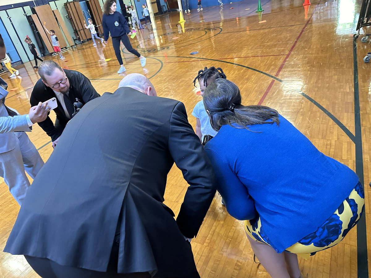 Superintendent @AnibalSolerJr listening & learning @YonkersSchools tour continued with a visit to School 16! Scholars love their school, teachers, & leaders! Thanks for making @school16yonkers a place where all students learn & want to be! @DrVVasquez