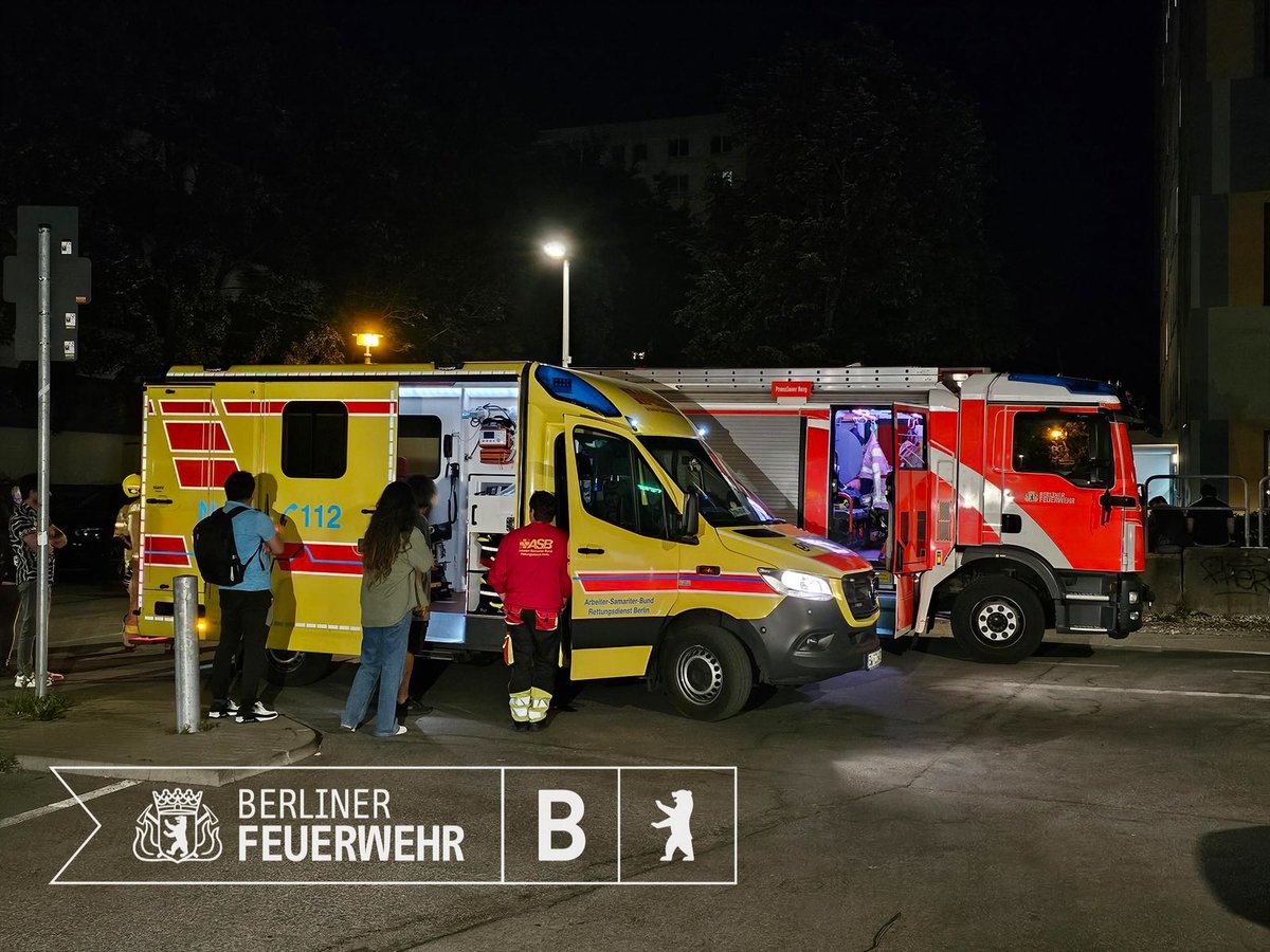 Update:
Korrektur Ortsteil #Fennpfuhl
Es brannte ein Appartment in ganzer Ausdehnung.
Brand schnell gelöscht. Verrauchte Bereiche kontrolliert,belüftet.
6 Personen betreut, keiner in Klinik.
Brandursache war defekter #eBike #Lithium_Ionen #Akku mit sehr schneller Brandausbreitung