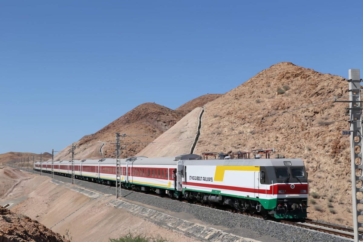 Successful relay!🥳On May 10 local time, the key-turning ceremony for the operation and maintenance service of the Addis Ababa-Djibouti #Railway was held at the Labo Railway Station in #Ethiopia!🎊 The railway spans approximately 752.7 km and is the first standard-gauge