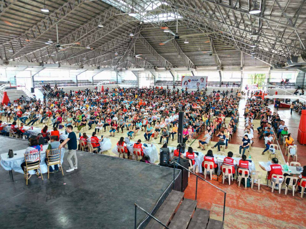 Ang ating butihin Speaker <a href="/SpeakerMartinPH/">Martin Romualdez</a> at mahal na pangulo <a href="/bongbongmarcos/">Bongbong Marcos</a> sa pamamagitan ng AKAP, ay nagpapamalas ng tunay na malasakit sa kapwa Pilipino, tumutulong sa mga nangangailangan upang mapabuti ang buhay sa Bagong Pilipinas." 
♥️🇵🇭

#PBBMAndSMR