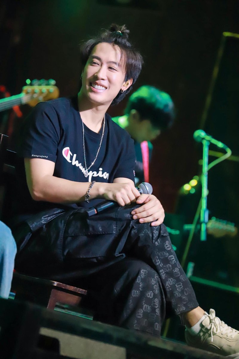 Thassa888's tweet photo. 🥰🥰ฟอลเค้าหน่อย เค้าหล่อ นิสัยดี พร้อมๆๆรับฟังพร้อมกันวันนี้ 🎉🎉 #มีใจก็ฟอลมา https://t.co/CC5vmIRErO