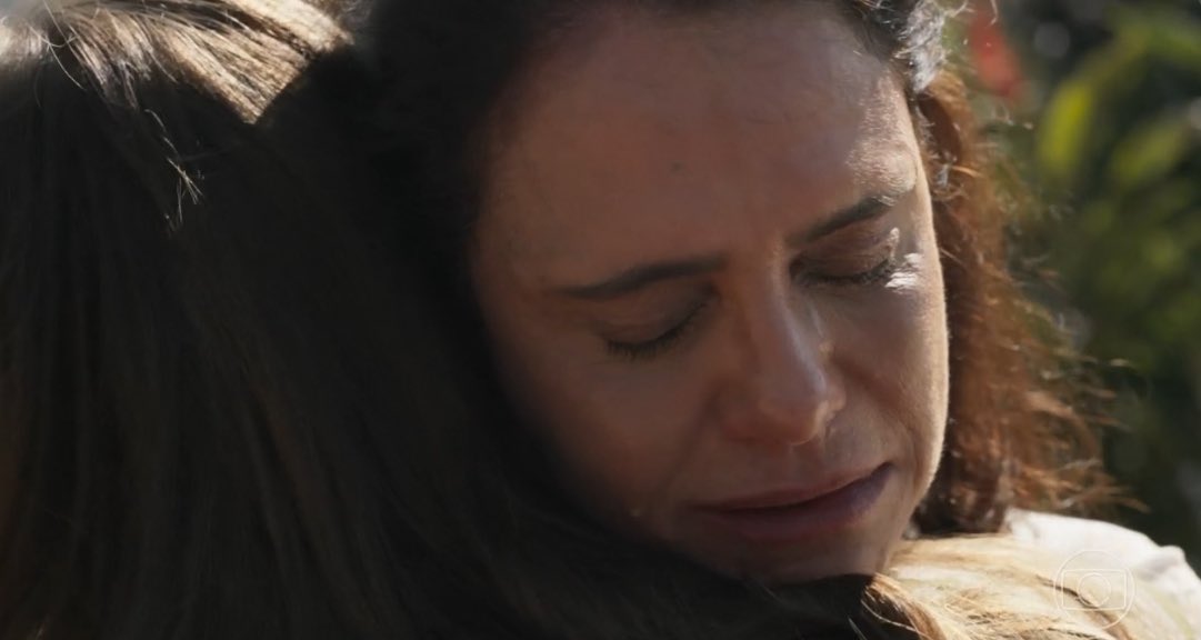 Malu quebrou mu coração em pedaços qpq Que Atriz sensacional confortou uma nação 💔😭😭😭 #Renascer