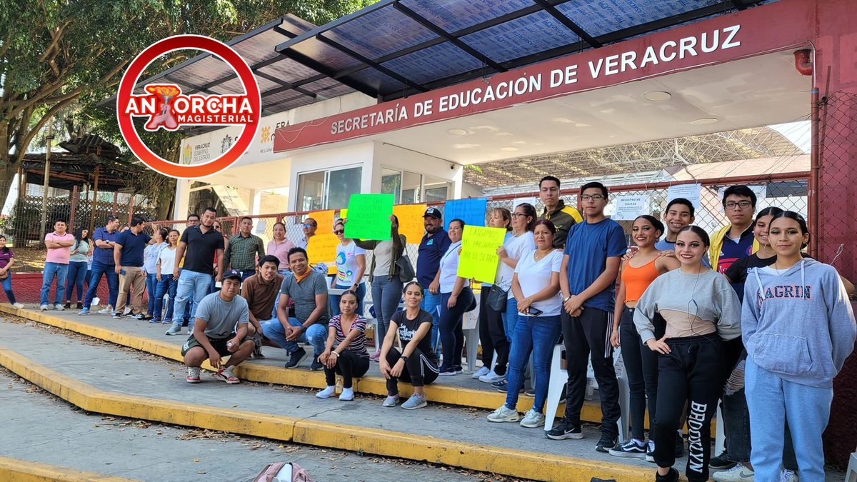 AntorchaMagis's tweet photo. Maestros  adheridos a #AntorchaMagisterialNacional de  Xalapa, Ver., toman las instalaciones de la Secretaría de Educación de Veracruz. 👇👇👇
https://t.co/xSkIDCsykK https://t.co/WtsJxwvTZE