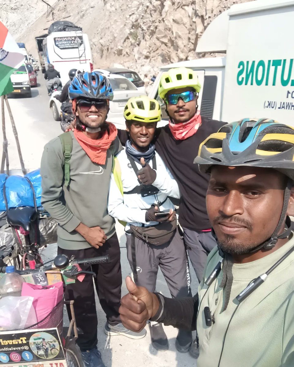 Cycle Riders ek sath 💞✨ Kedarnath 🚩 Har Har Mahadev 
@official_rjmithilavlog
@jagabhuvnesh
@ghumanturaja
@travelwithnageshwar
.
#allindiacyclerider #travelwithoutmoney #cycleride #allindiatourbycycle #cycleyatra #cyclelife #cycletouring #nageshwarvlogs #ghumanturaja #kedarnath
