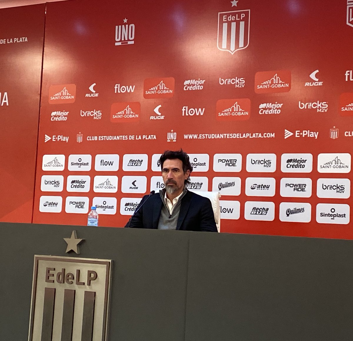 #TorneoBetano | #Fecha2

#EDLP | 🎙Eduardo Domínguez en conferencia de prensa “Sabíamos que enfrentábamos a un rival muy duro e iba a ser muy disputado el partido. Le agradecemos a la gente que nos viene apoyar siempre, le pudimos dar un triunfo”.