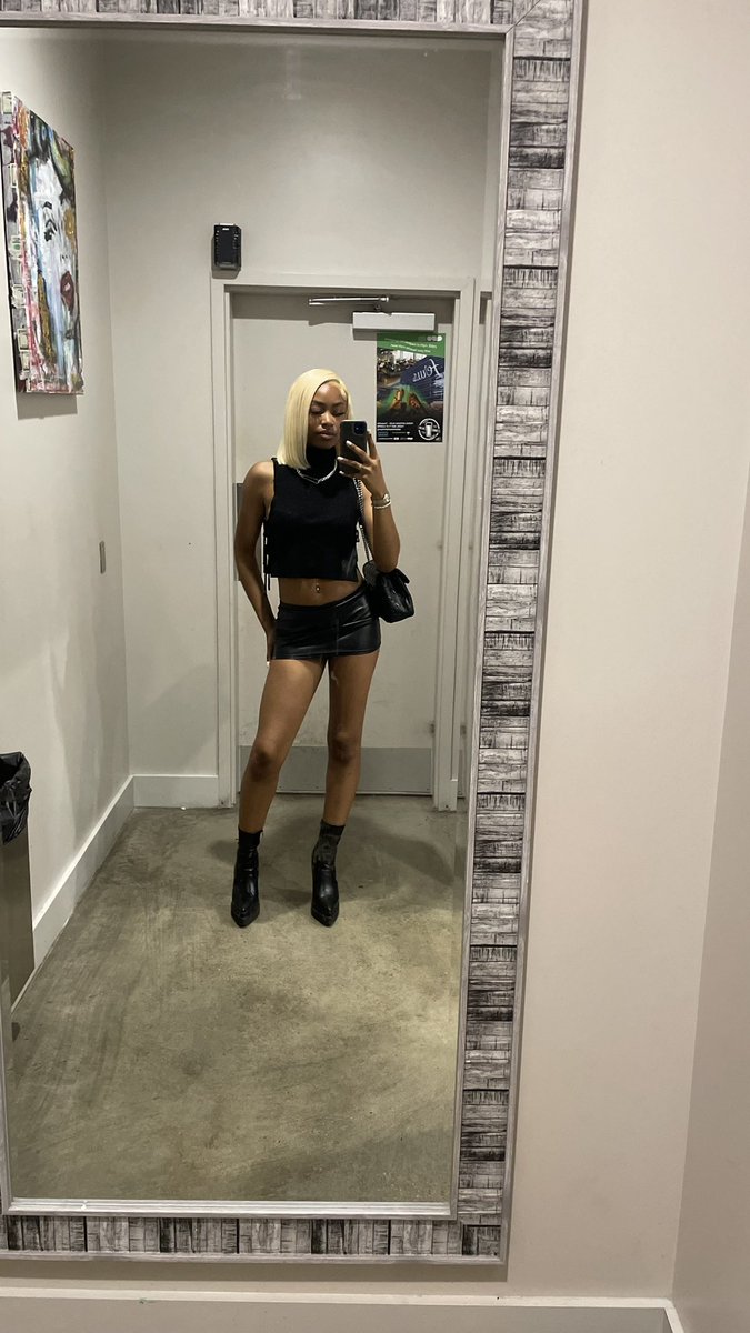 notdaliahj's tweet image. She fine she sexy she cool.