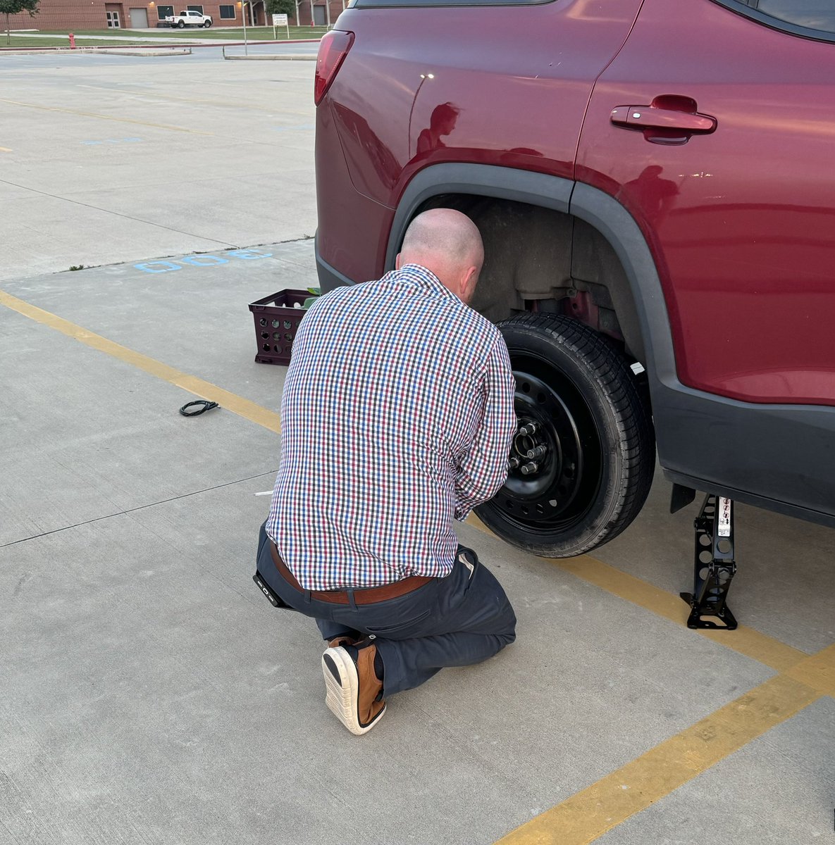 Principal by day, roadside assistance by night 🏁 shoutout to @BYoungHJH for replacing the tire of beloved dyslexia teacher @ms_nicolevarga after our 6th & 7th grade award ceremonies!! @HaskettJH 🛞😎