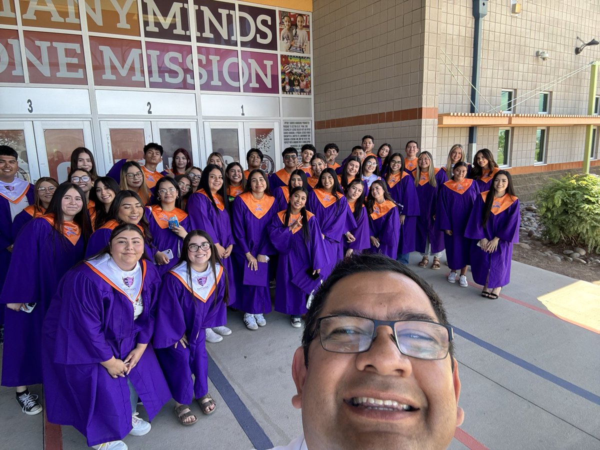 Jesus Mendez (@mridge_es) on Twitter photo #Owlsome time this morning at our Mission! <a href="/Eastlake_HS/">Gilbert R . Martinez</a> Class of 2024 Seniors visiting their old stomping grounds!! Great to see our former Owls again & proud to see them get ready for graduation! Hoot! Hoot! ๐๐ฆ๐งก #TeamSISD #manymindsONEmission #VoxCorVita #TogetherWeAreBetter #Owlsome time this morning at our Mission! <a href="/Eastlake_HS/">Gilbert R . Martinez</a> Class of 2024 Seniors visiting their old stomping grounds!! Great to see our former Owls again & proud to see them get ready for graduation! Hoot! Hoot! ๐๐ฆ๐งก #TeamSISD #manymindsONEmission #VoxCorVita #TogetherWeAreBetter