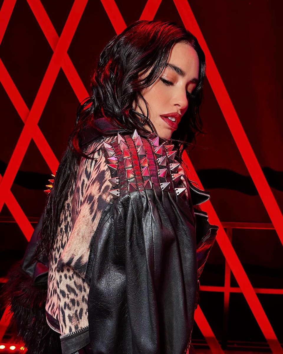 LaliPics01's tweet photo. Lunes de #FactorX con el Lali look bomba de hoy! 🖤
.
.
@lalioficial #LALI #LaliEsposito #LaliJurado #FactorX5 #FactorXEspaña 🇪🇸 #LaliLooks #LaliPics 💋 https://t.co/SBAI72YGDW