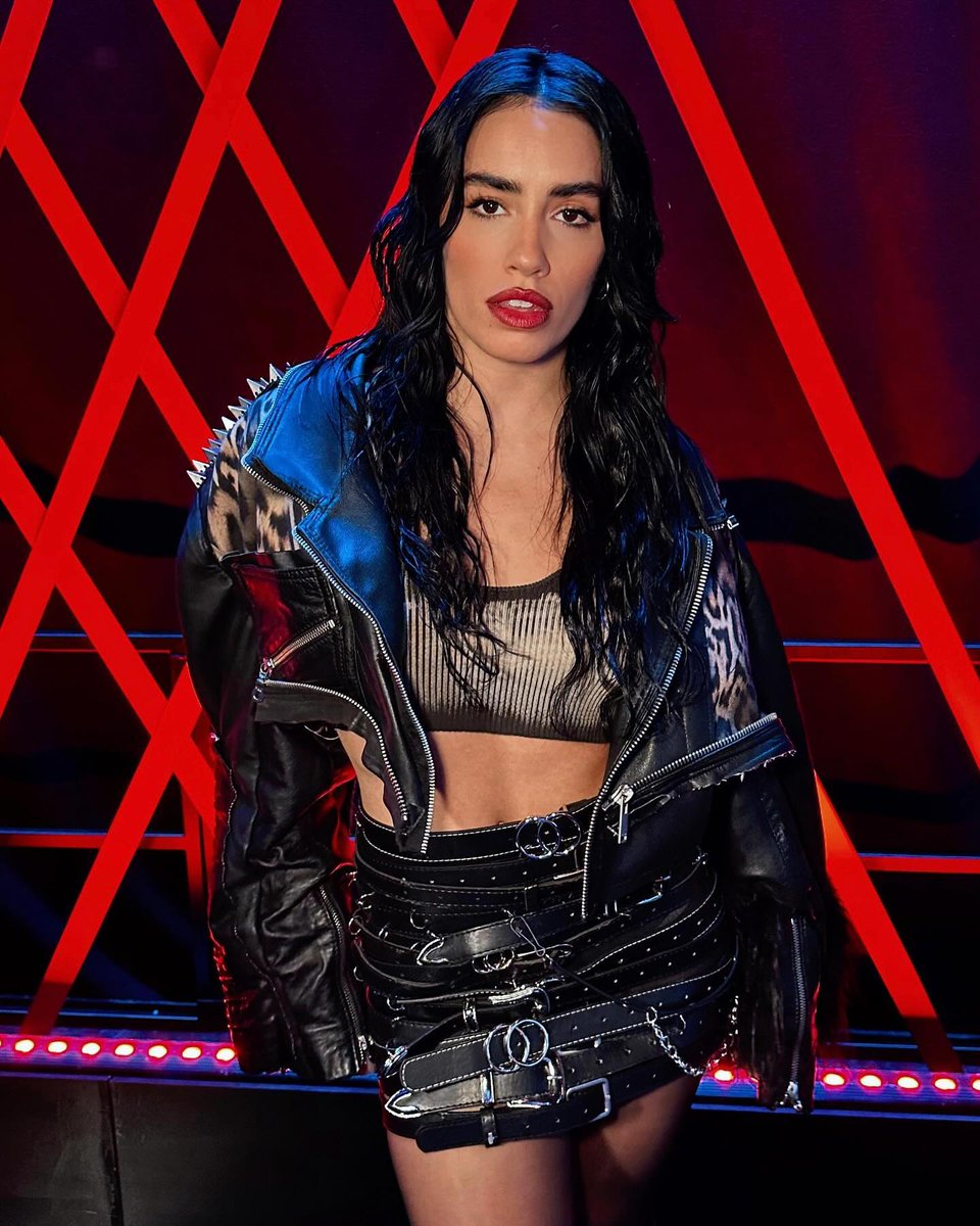 LaliPics01's tweet photo. Lunes de #FactorX con el Lali look bomba de hoy! 🖤
.
.
@lalioficial #LALI #LaliEsposito #LaliJurado #FactorX5 #FactorXEspaña 🇪🇸 #LaliLooks #LaliPics 💋 https://t.co/SBAI72YGDW