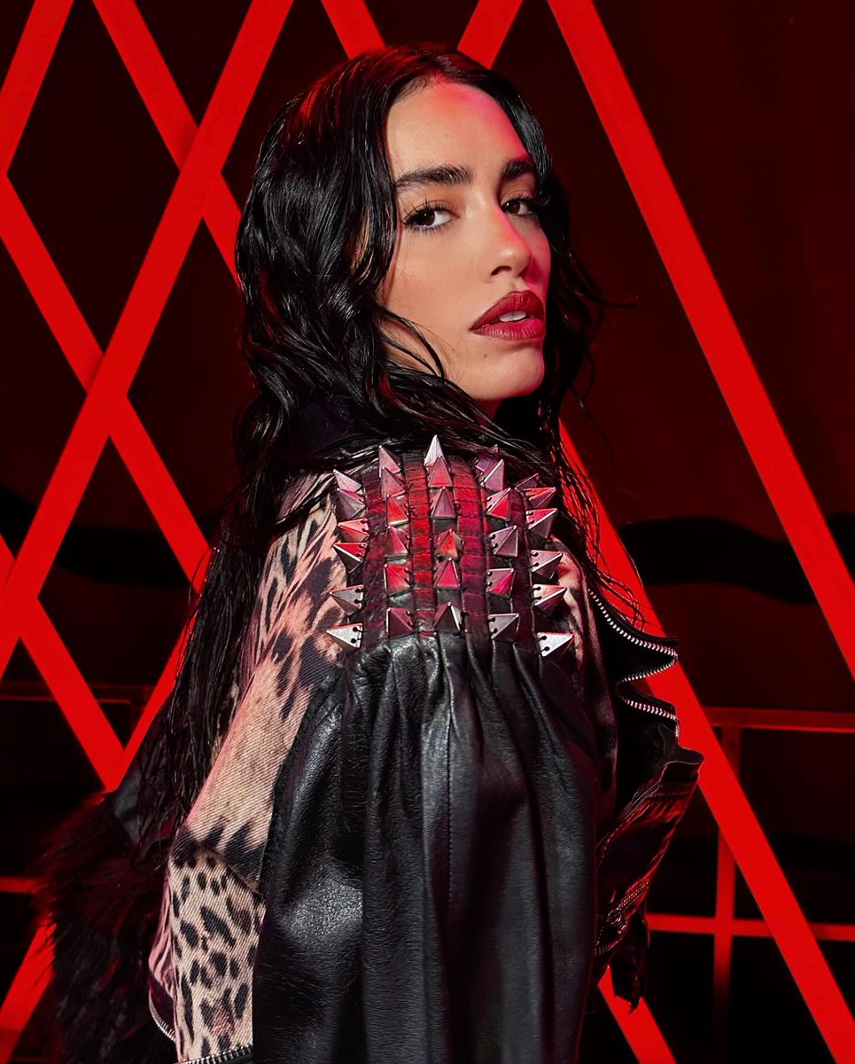 LaliPics01's tweet photo. Lunes de #FactorX con el Lali look bomba de hoy! 🖤
.
.
@lalioficial #LALI #LaliEsposito #LaliJurado #FactorX5 #FactorXEspaña 🇪🇸 #LaliLooks #LaliPics 💋 https://t.co/SBAI72YGDW