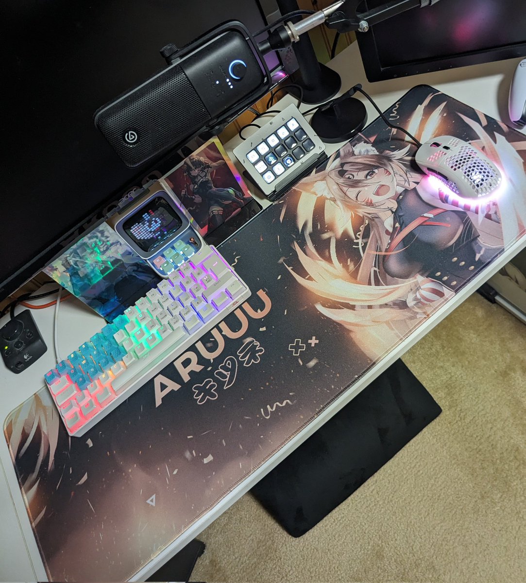 omegafattyacid1's tweet photo. My mousepad is cooler than your mousepad. #UUURA https://t.co/HkcUEdDON8