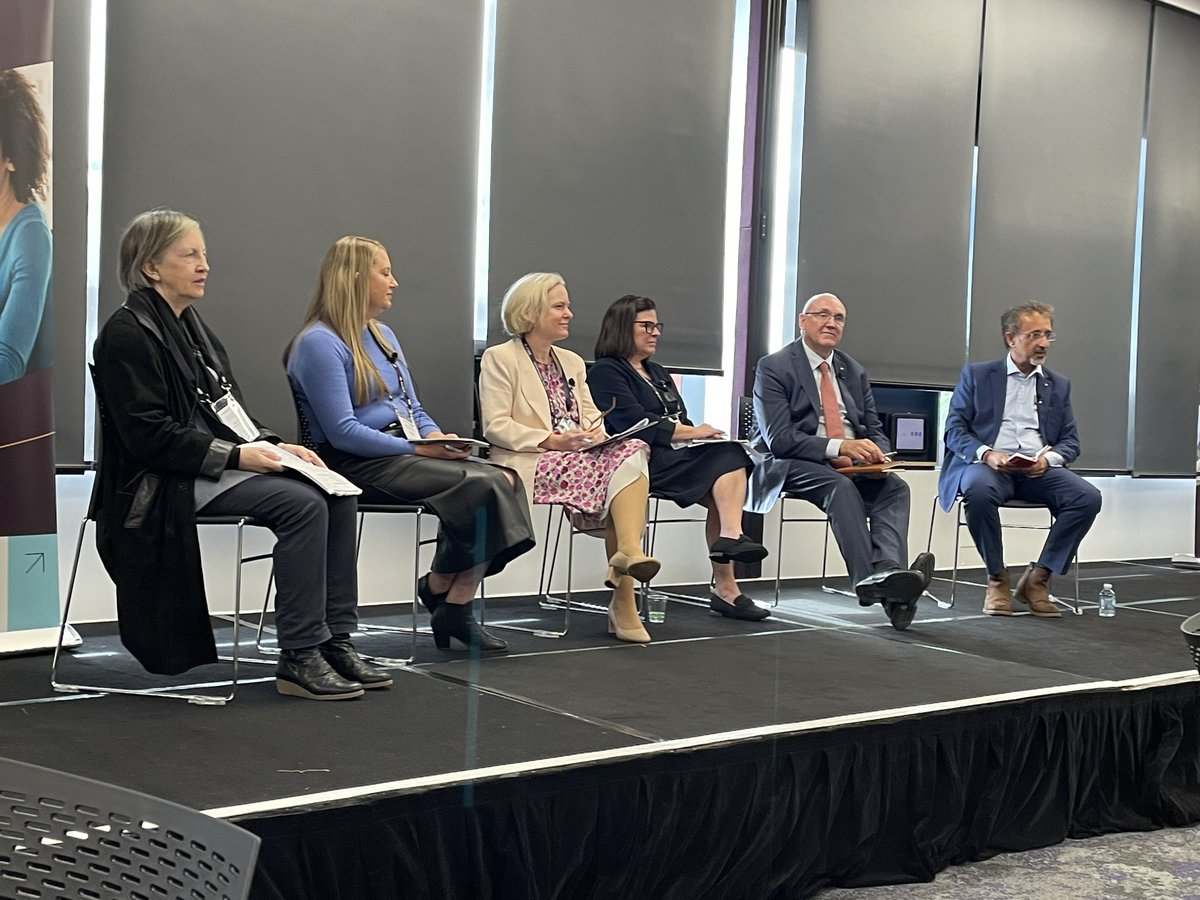 Now Fab Panel!!! -#UnisAccord Prof O’Kane -@TherealEPHEA Austin -@UNSW @VerityFirth -@CurtinMedia VC Hayne -@JobsandSkillsAU Glover -@acsesedu @prof_saggar .Skills thru equity .Scaffolding L&T & support for diverse students .Remove roadblocks .Student poverty #AAAEQUITY