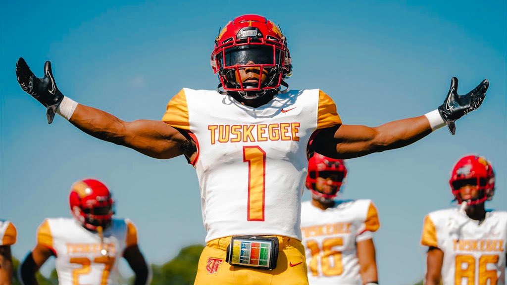 #AGTG After a great conversation with <a href="/WilliamsJrHarry/">Coach Harry Williams Jr</a> I am Blessed to receive a offer from Tuskegee University <a href="/__CoachSulli/">Dominique Sullivan</a> <a href="/coachbj1911/">Coach Brinson Johnson</a> <a href="/cliff_collins10/">Cliff Collins</a> <a href="/smccfootball/">SMCC Football</a>