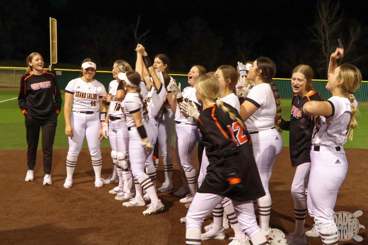 Grand Saline Softball tweet media