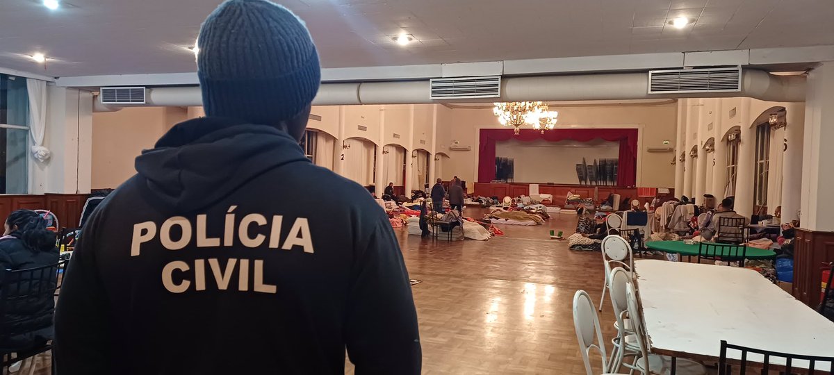 policiacivilrs's tweet photo. Rondas estão sendo feitas em mais de 50 abrigos, nas zonas norte, sul e centro da Capital, durante a noite e madrugada.
#DPGV https://t.co/vlHYhvtOeA