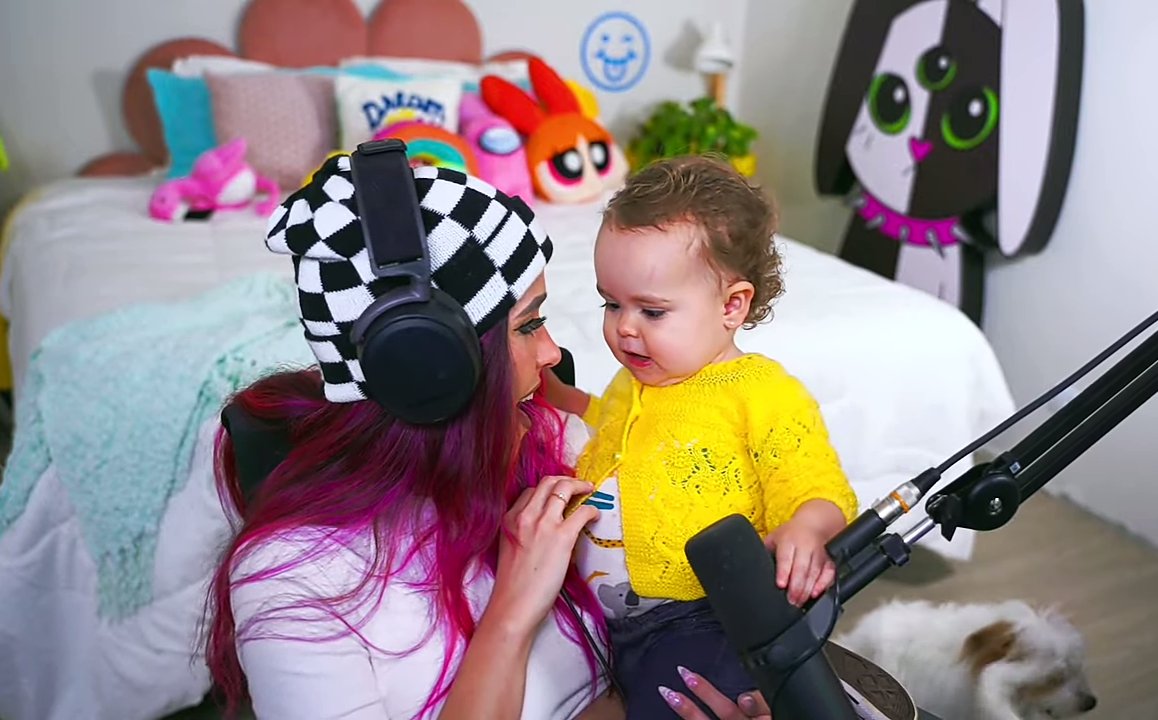 aclaraazc's tweet photo. mia e sua mamãe🤍✨ https://t.co/KhWKO4zHwQ