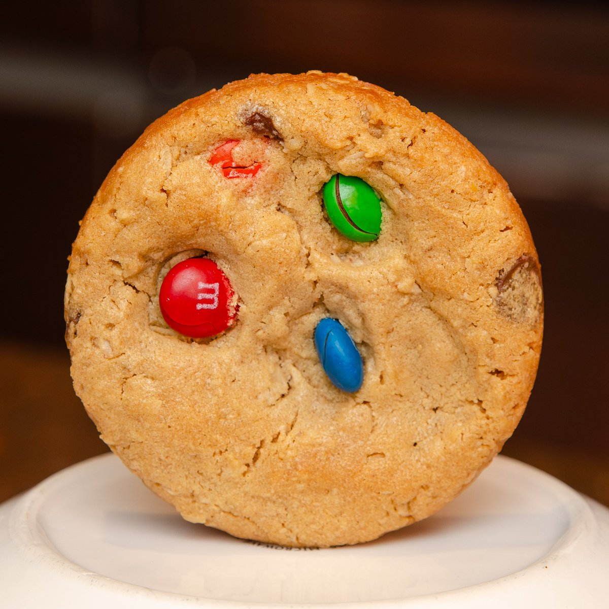 Monster cookies are made with creamy peanut butter, Belgian dark chocolate chips, candy coated milk chocolate, rolled oats and brown sugar for an extra chewy texture. You’re gonna’ love these cookies! 
Click the link below to check them out.
kenfoodiemerch.com/products/monst…