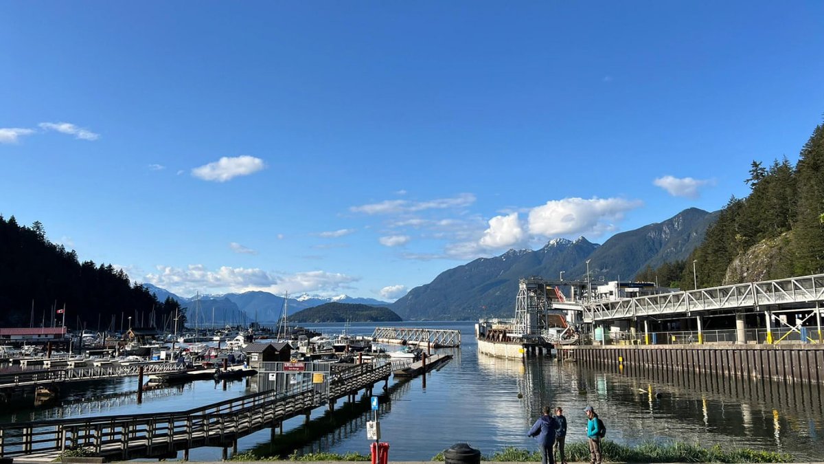 Rich people still choose places with great scenery. Of course, Canada Goose’s selection is not bad either, and families have also settled in West Vancouver. I like Vancouver so much.