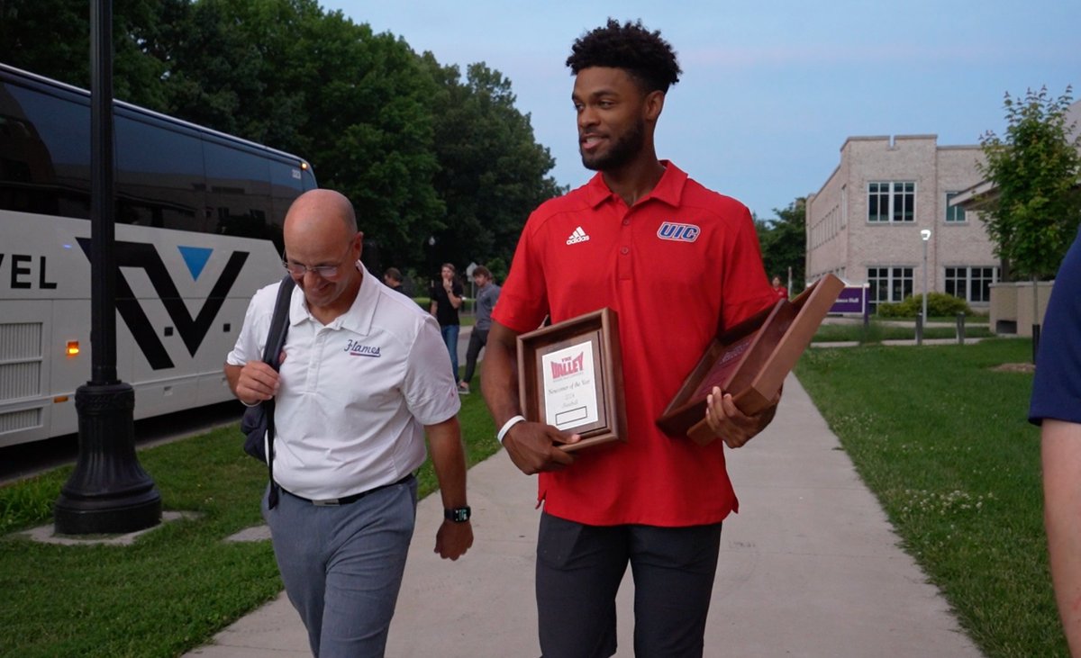 What a night at the <a href="/MVCsports/">Missouri Valley Conference</a> Awards Banquet!

The real fun starts tomorrow at 2:30 p.m. CT!

#ChicagosCollegeTeam