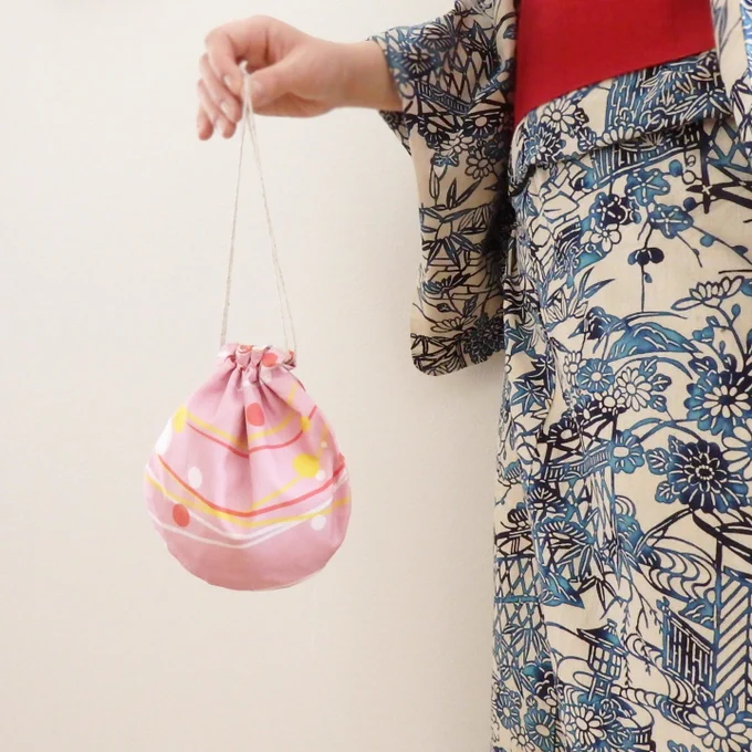 オリジナル生地&ハンドメイドで布小物を作っているshocots(ショコッツ)といいます  今の時期に人気なのは、水風船の巾着ポーチ 少しでも楽しんでもらえたら嬉しいです   さま いつもありがとうございます