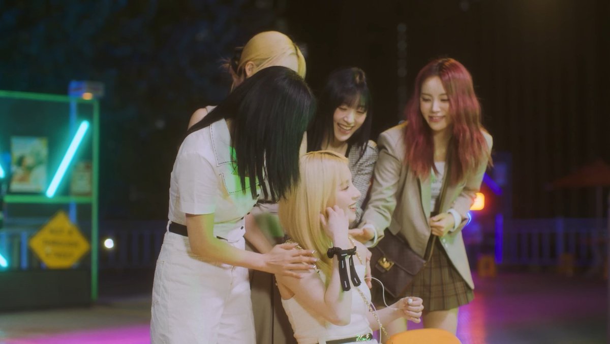 #ARTMS #칠성레이블 #Dall
#Devine_All_Love_Live #Air