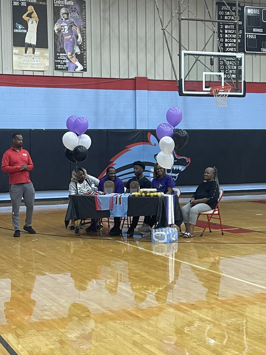 Hirschi Football tweet media