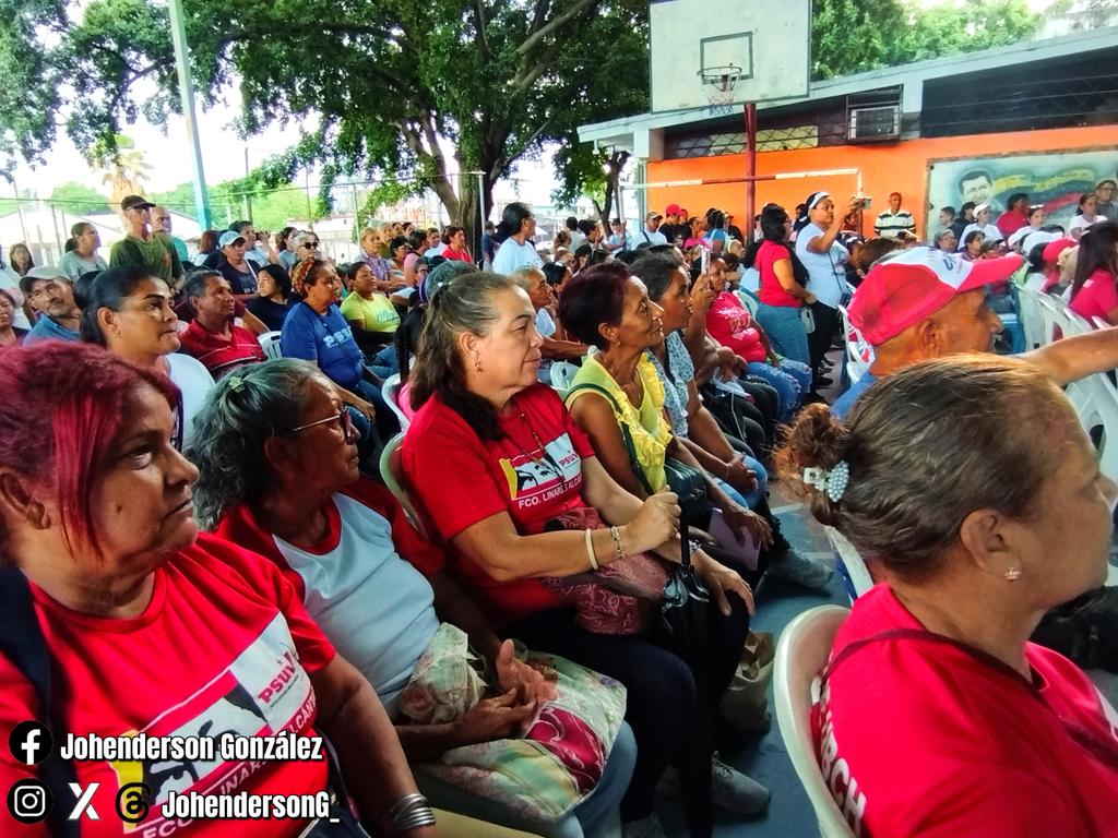 JohendersonG_'s tweet photo. #20May Junto al Poder Popular de Linares Alcántara, nos encontramos en constante organización con las jefas y jefes de comunidad, misiones y grandes misiones fortaleciendo nuestra maquinaria 5x5 y rumbo a la concentración #24May
Linares se organiza y moviliza
#concienciapatriota https://t.co/7Ft1RyXOzT