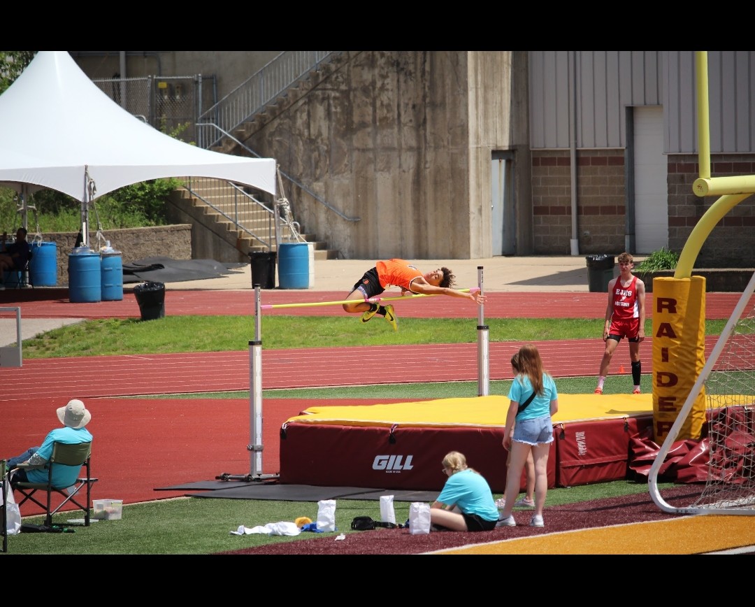 CRMS 8th Grader Drake Gay fell just short of the podium in HJ (9th) but reaches it in LJ with a jump of 6.03m to grab 7th place <a href="/1barbathletics/">DeKalb Barbs</a> @BarbBoosters <a href="/CUSD428/">DeKalb School District 428</a> <a href="/dekalb_football/">DeKalb Football</a> <a href="/DekalbBoysTrack/">Dekalb_Boys_T&F</a> <a href="/DeKalb428CRMS/">Clinton Rosette MS</a>