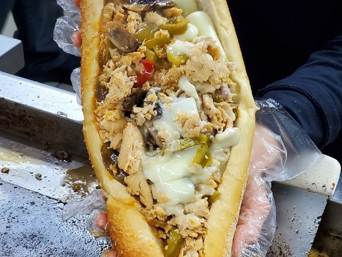 Get excited about our many kinds of tasty #cheesesteaks! ● Cheesesteaks w/Cooper Sharp, American or Curly's special cheese sauce ● Buffalo Chicken #Cheesesteak ● Trenton Cheesesteak ● The Tailgater ● Chicken ● Pepperoni ● Pizza Steak Open 11 am-8 pm 267-639-0787 #Foodies