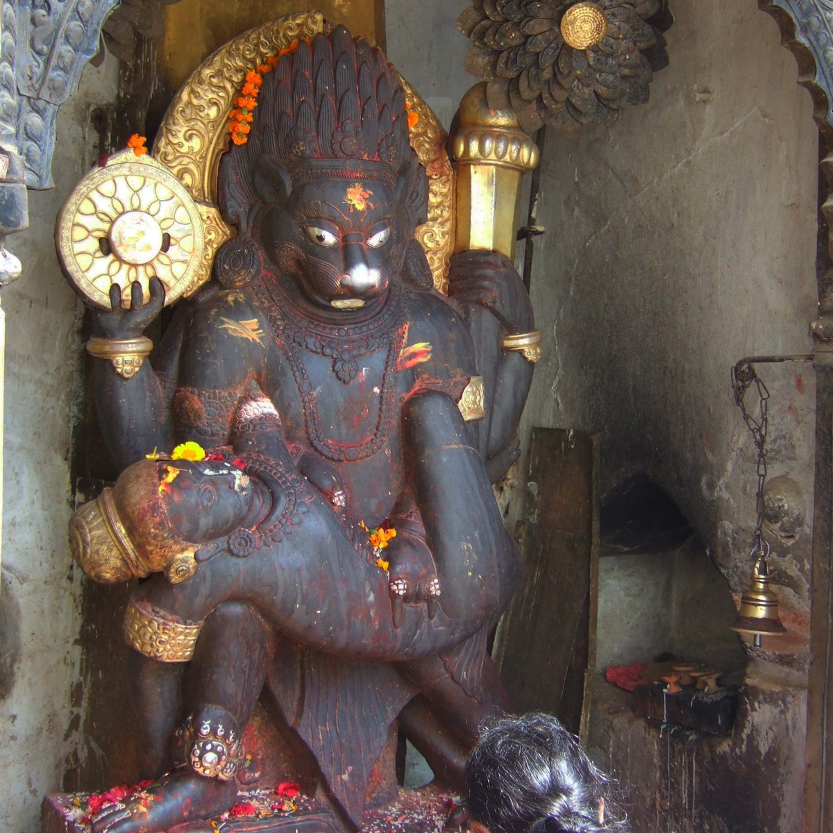 Narasimha Jayanti and the statue of Lord Ugra Narasimha killing the demon Hiranyakashipu in Kathmandu, Nepal 🦁 

Narasimha Jayanti celebrates the birthday of Lord Narasimha, the fourth avatar of the Hindu god Bishnu.

Photo: Clemensmarabu