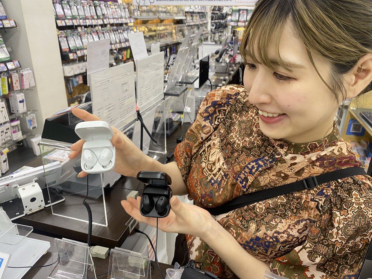 【 #eイヤ大阪日本橋本店】
元気にオープンしております！🐑

 #SENNHEISER
『ACCENTUM True Wireless』

本日より発売開始🏳️🏳️🏳️🏳️

粒立ちの良いクリアなサウンド
高い装着感
ポケットに収まるサイズのバッテリーケース

おすすめポイントてんこ盛りの完全ワイヤレスイヤホンです❤️‍🔥