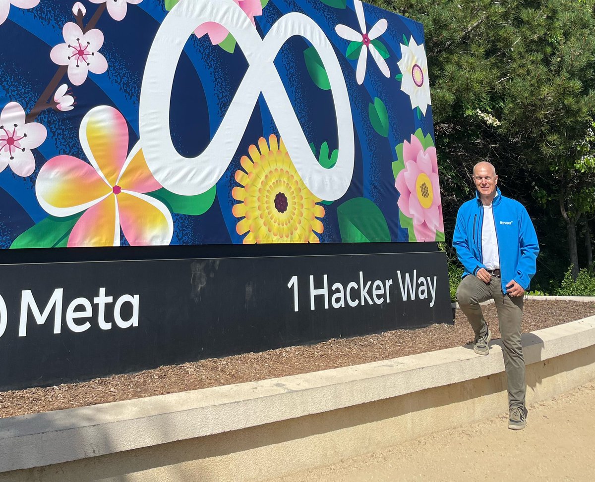 Silicon Valley visit 🇺🇸. At <a href="/Meta/">Meta</a> the sign has changed compared to two years ago.  #data <a href="/AIatMeta/">AI at Meta</a>