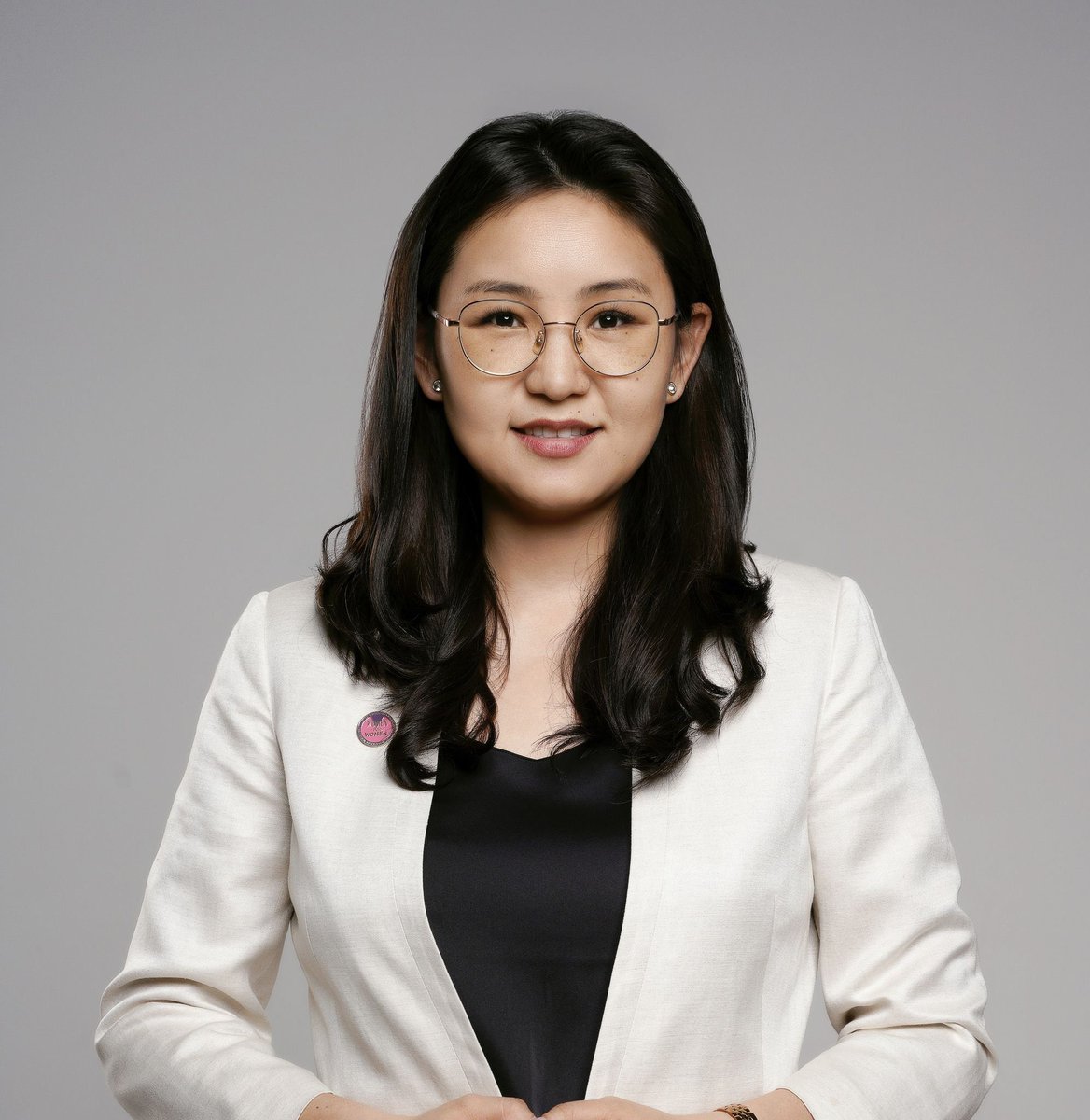 Энэ ухаалаг, боловсролтой, сэтгэл татам бүсгүйгүй АН-ын жагсаалт 😔 Бас тойрог ч үгүй үлдээсэн. Хаанаас ч торойгоод гараад ирэх эмэгтэй дээ уг нь.