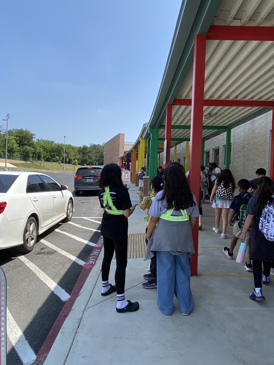 ⁦<a href="/NISDRhodes/">Rhodes Elementary</a>⁩ Raptor Safety Patrol 5th graders teaching new recruits the ropes!! Proud Coach moment!! ⁦<a href="/NISD_PE/">NISD PE</a>⁩
