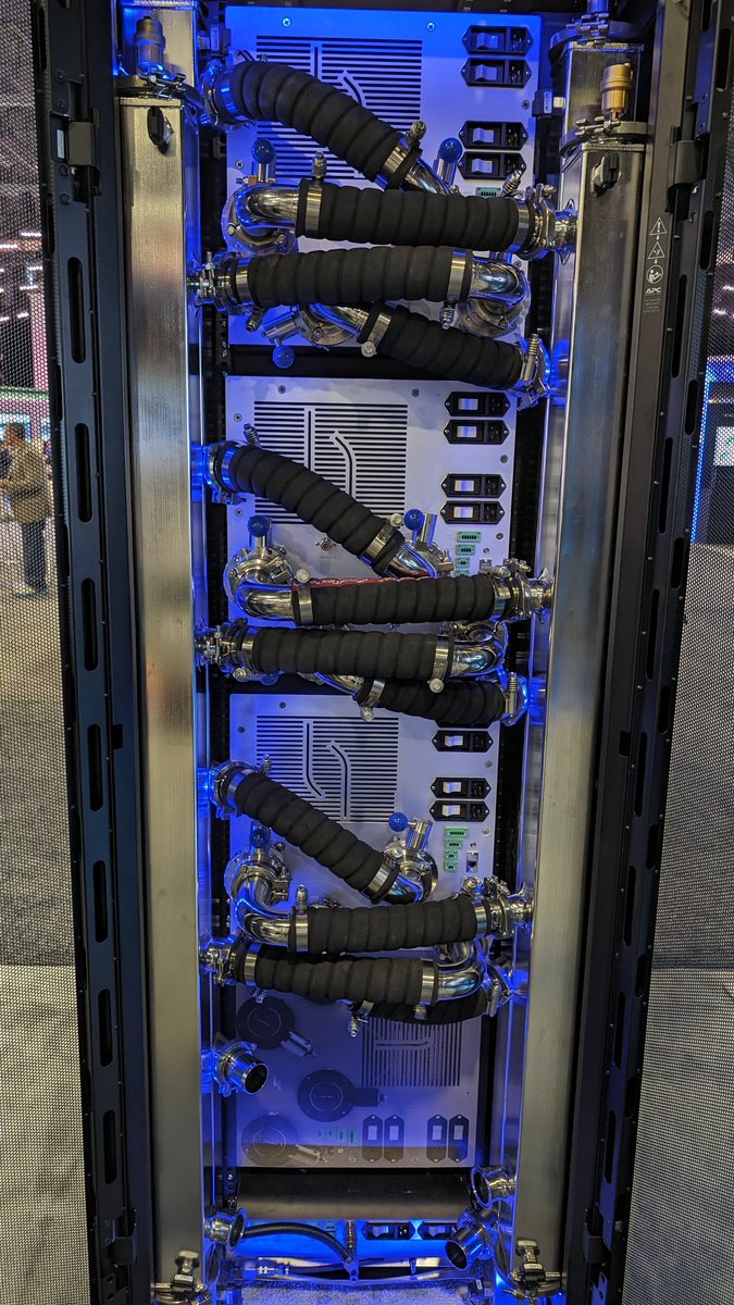 Who's doing liquid cooling? Check this out by @CoolITSystems. Pretty nice looking! Should they be at a @MyVMUG? #delltechworld