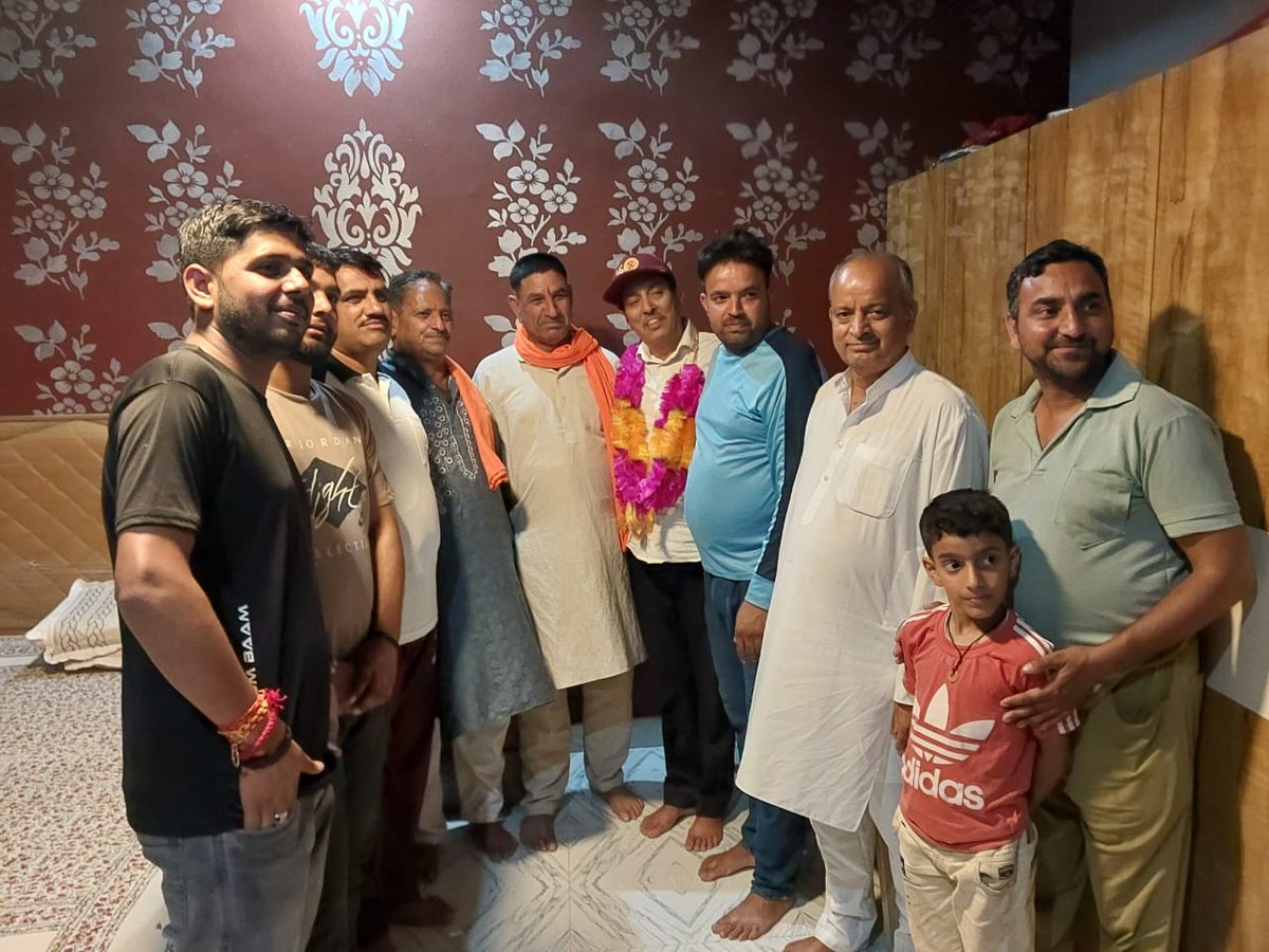 DevPushap's tweet image. Late night campaigning in favour of @Apnipartyonline  rajouri - Anantnag Lok Sabha constituency candidate @Zafar_I_Manhas at upper tandwal rajouri . 
@SMAltafBukhari 
@chzulfkarali 
@ManjitSinghJk 
#Jammu_Kashmir