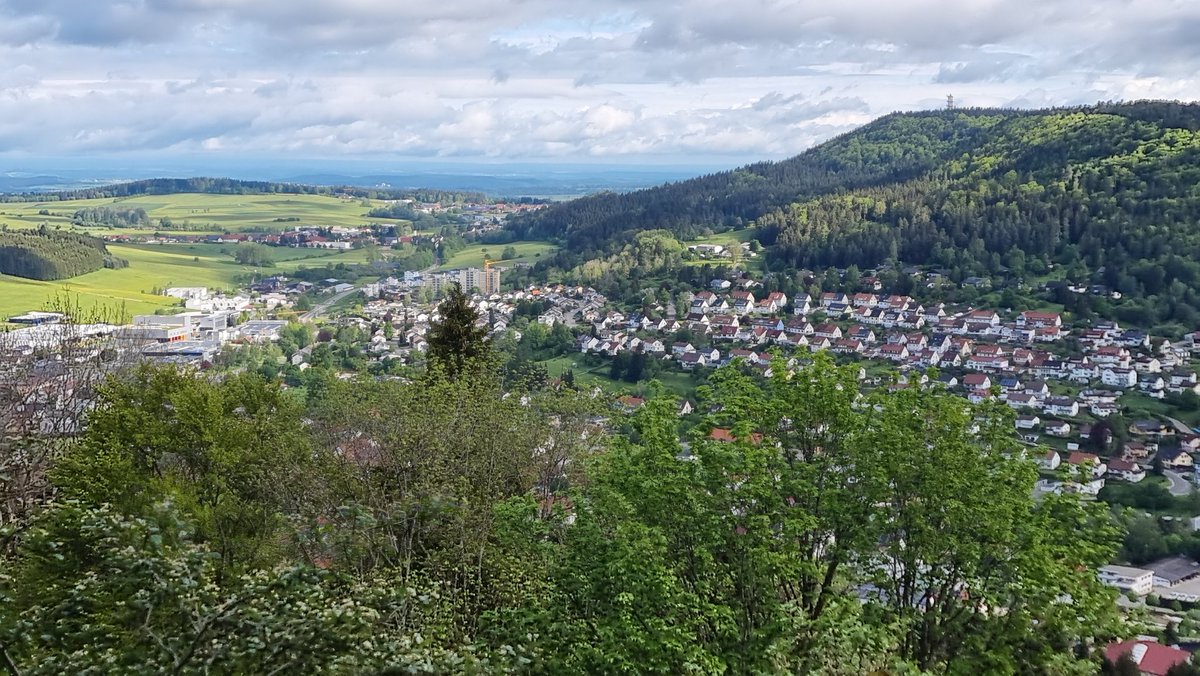 YannickBORDE's tweet photo. #viedemaire ce w-end c'était direction #Wehingen notre ville jumelée 🇩🇪. Échange sportif et festif 🍺🍺. C'est l'histoire de la relation franco-allemande construite sur la douleur et auj. une amitié indéfectible
🙏à mon ami Gerhard Reichegger Burgmeister @saintberthevin 🇩🇪🇨🇵🇪🇺 https://t.co/P0i4kx6cbq